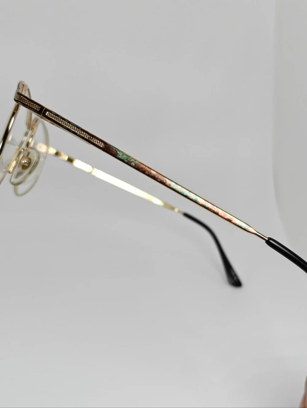 Manola Odo Frames Round Gold-Tone. Glasses with Subtle Copper Weathered Patina.